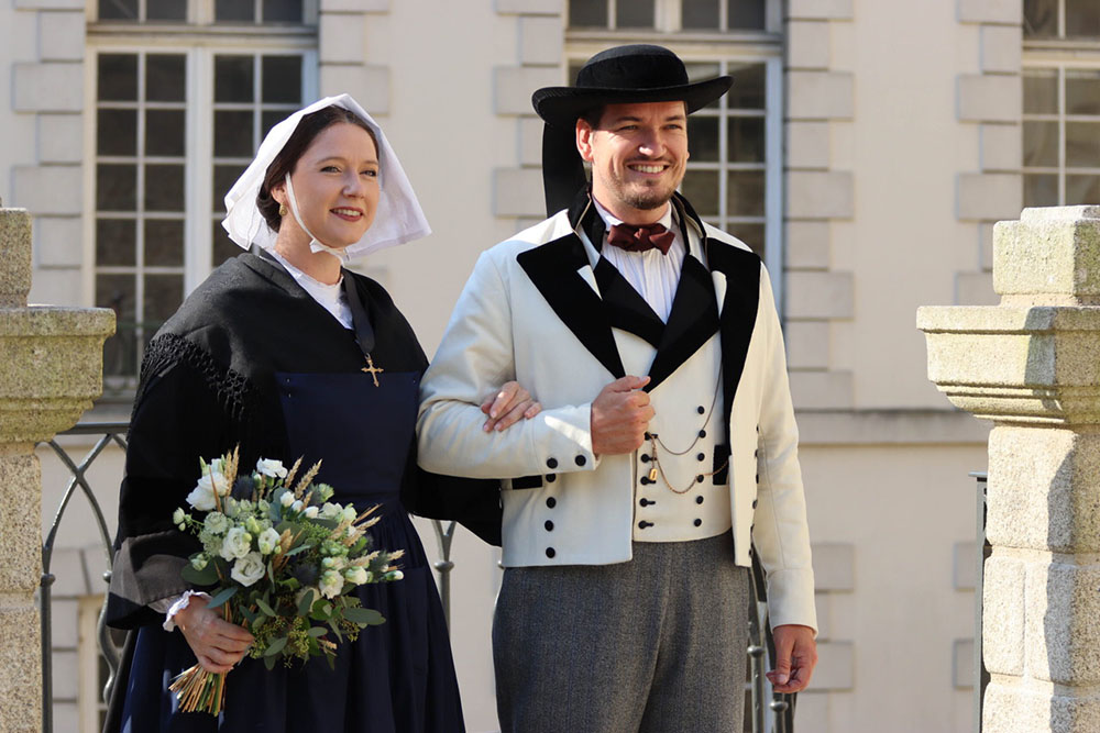 Jean-Christophe Le Plain, majesté d’Arvor 2025, et sa sœur Mélanie. Coll. KKG, © Brewen Sadeq