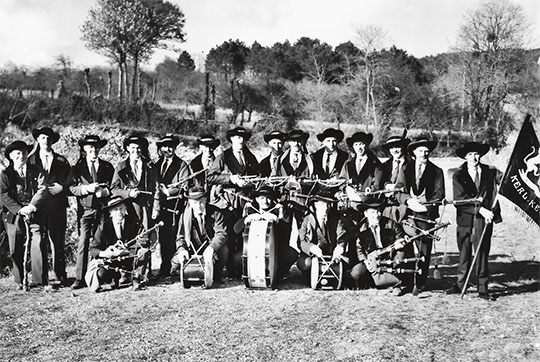 La Kevrenn Gwened, les sonneurs du cercle vers 1961. Coll. KKG, don Claude Roussel.